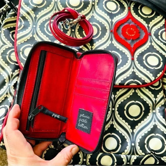 Petunia Pickle Bottom Evening In Islington Boxy Diaper Bag W Crossbody/Wristlet - Picture 9 of 16